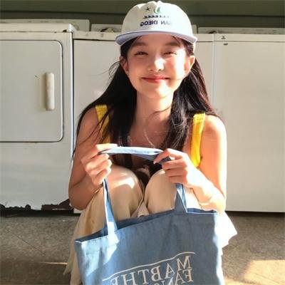 他在窥着你